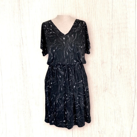 Simply Vera Vera Wang Dresses & Skirts - SIMPLY Vera Wang Rayon Short Sleeve V Neck Dress Stretchy Flowy Tunic Sz L